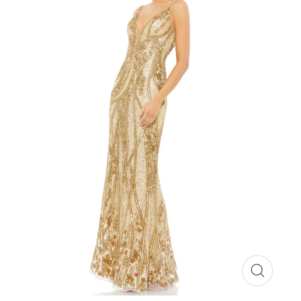Mac Duggal EMBELLISHED SLEEVELESS PLUNGE NECK LOW BACK GOWN - Nude Gold